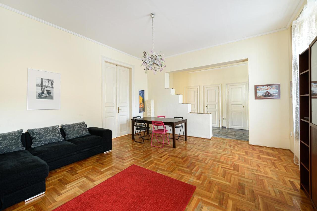 Апартаменти Alessia Center