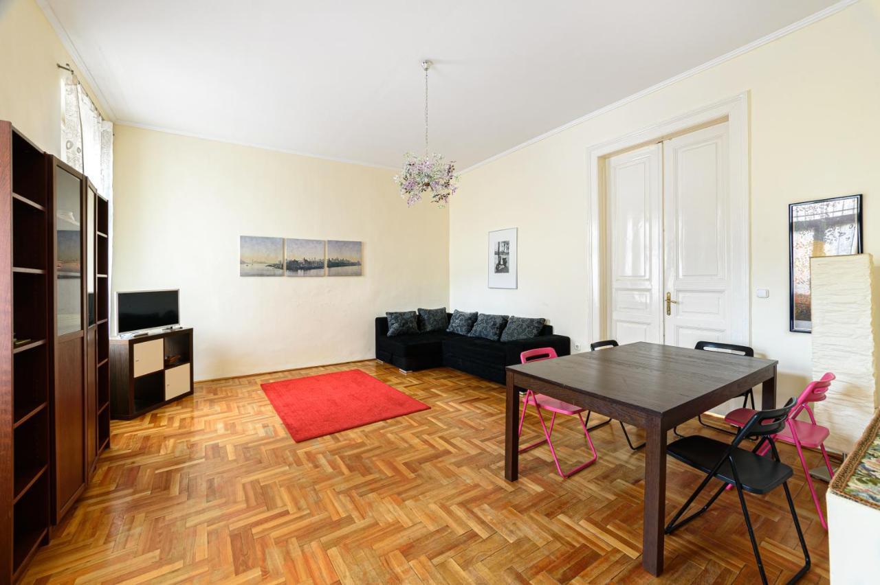 Alessia Center Апартаменти *